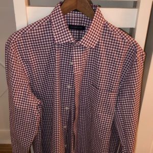 Men’s Tommy Hilfiger button down dress shirt.